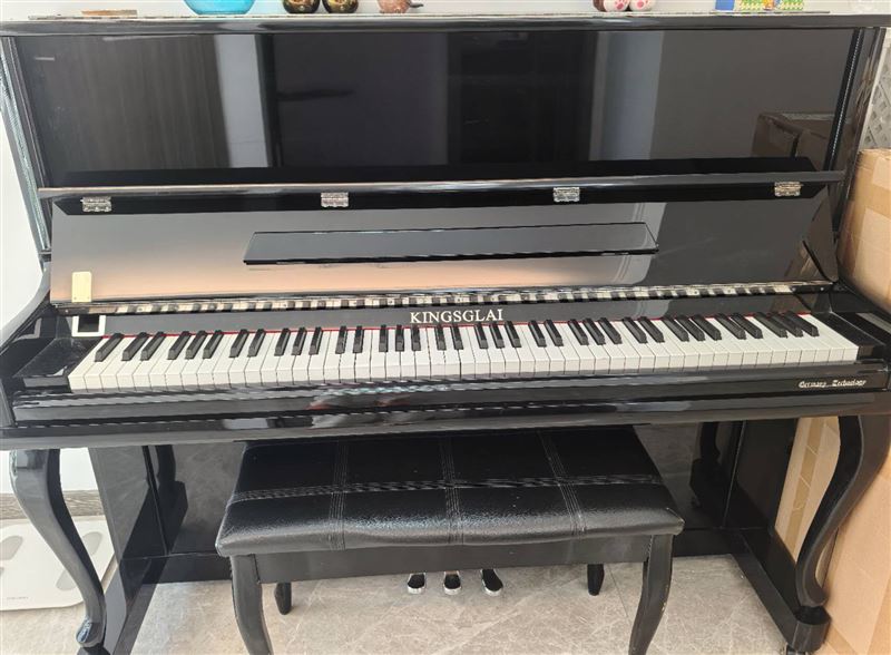 出一台金斯格莱UP-121立式钢琴